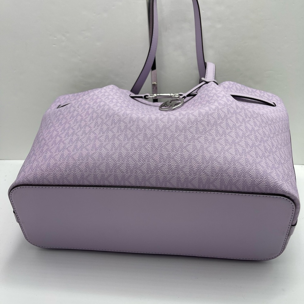 MICHAEL KORS Carson Large Signature Logo Shoulder Tote Bag
Light Quartz
NWT - Picture 12 of 16